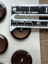 Load image into Gallery viewer, Vintage Brown Plastic Buttons - 15mm (5/8 Inch) - Set of 7 - Lansing Brand on Original Card