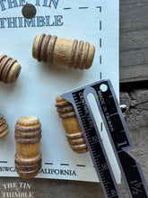 Load image into Gallery viewer, Vintage Wood Toggle Closure - Set of 5 Wood Toggles - 21mm (7/8 Inch)