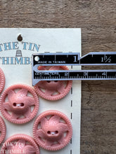 Load image into Gallery viewer, Vintage Pink Plastic Buttons - Card of 6 - 22mm (7/8 inch) - Floral Plastic Buttons