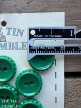 Load image into Gallery viewer, Vintage Green Plastic Shirt Buttons - Card of 11 - 15mm Emerald Green Buttons with Detailed Edge