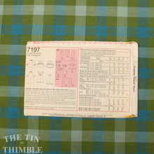 Load image into Gallery viewer, Girl's Dress Pattern / Vintage 70s Pattern / Simplicity 7197 / Size 2 / Pinafore / 70s Pinafore Pattern / 1970s Sewing Pattern / QUICK LIST