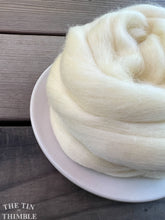 Load image into Gallery viewer, Champagne White Superfine Merino Wool Roving - 1 oz - Superfine Roving for Felting, Weaving, Spinning and More