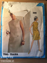 Load image into Gallery viewer, Vintage Sewing Pattern / Vintage Vogue / Vogue 1886 / Teal Traina / Mod Dress / Size 12 Breast 34 - Vogue Americana / Shift Dress
