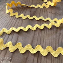 Load image into Gallery viewer, Large Vintage Rick Rack in yellow - By the Half Yard - 100% Cotton Vintage Zig Zag Ribbon