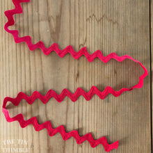 Load image into Gallery viewer, Large Vintage Rick Rack in Red - By the Half Yard - 100% Cotton Vintage Zig Zag Ribbon