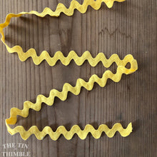 Load image into Gallery viewer, Large Vintage Rick Rack in yellow - By the Half Yard - 100% Cotton Vintage Zig Zag Ribbon