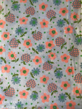 Load image into Gallery viewer, Authentic Vintage Flannel - Thick and Soft with Floral Print - 2 7/8 Yard Piece x 35" Wide