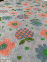Load image into Gallery viewer, Authentic Vintage Flannel - Thick and Soft with Floral Print - 2 7/8 Yard Piece x 35" Wide