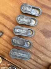 Load image into Gallery viewer, Singer Buttonholer 160743 - Singer Button Holer / Vintage Singer / Button Hole Maker / Singer Buttonholer / Singer 160743