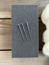 Load image into Gallery viewer, Beginner Needle Felting Kit - Includes Foam, 3 Needles, Core Wool, and Assortment of Colored Roving