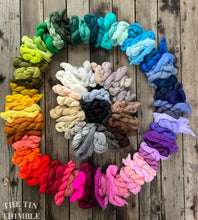 Load image into Gallery viewer, Teal Merino Wool Roving - 1 oz - Roving for Nuno, Wet and Needle Felting or Weaving - OEKO Tex 100 Certified
