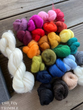 Load image into Gallery viewer, Beginner Needle Felting Kit - Includes Foam, 3 Needles, Core Wool, and Assortment of Colored Roving
