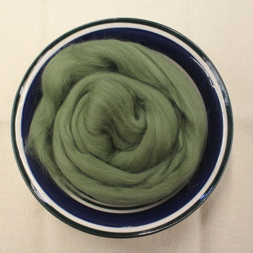 Garden Ivy Green Merino Wool Roving / 21.5 micron -1 oz- Nuno Felting / Wet Felting / Felting Supplies / Needle Felting / Fiber Supply