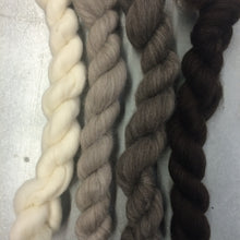 Load image into Gallery viewer, Medium Natural CORRIEDALE Wool Roving - 1 oz - Nuno Felting / Wet Felting / Felting Supplies / Hand Felting / Needle Felting