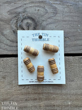 Load image into Gallery viewer, Vintage Wood Toggle Closure - Set of 5 Wood Toggles - 21mm (7/8 Inch)
