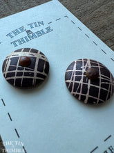 Load image into Gallery viewer, Vintage Wood Painted Buttons - Set of 2 Wood Buttons - 23mm (1 Inch)
