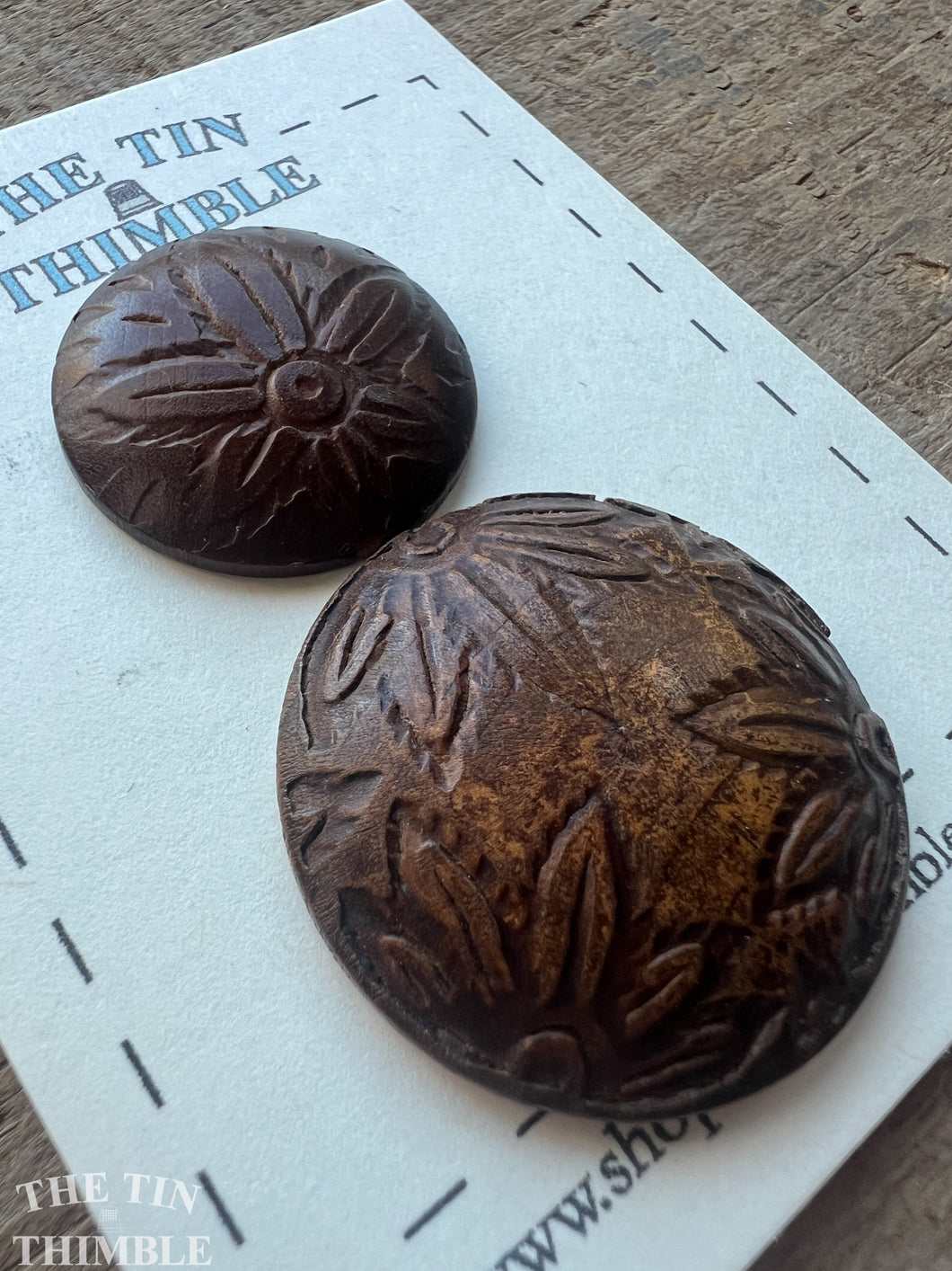Vintage Wood Carved Leaf Buttons - Set of 2 Wood Buttons - 28mm (1 1/8 Inch) & 35mm (1 3/8 Inch)