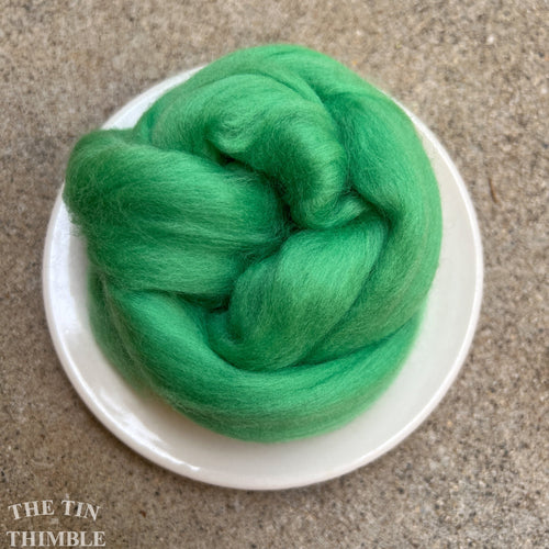 Meadow Green Superfine Merino Wool Roving - 1 oz - 19 Micron Roving for Felting, Weaving, Spinning and More