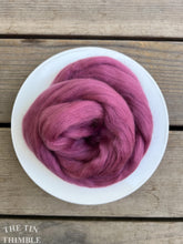 Load image into Gallery viewer, Onion Purple Superfine Merino Wool Roving - 1 oz - 19 Micron Roving for Felting, Weaving, Arm Knitting, Spinning and More
