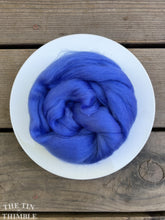 Load image into Gallery viewer, Dream Blue Superfine Merino Wool Roving - 1 oz - 19 Micron Roving for Felting, Weaving, Arm Knitting, Spinning and More
