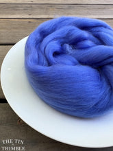 Load image into Gallery viewer, Dream Blue Superfine Merino Wool Roving - 1 oz - 19 Micron Roving for Felting, Weaving, Arm Knitting, Spinning and More
