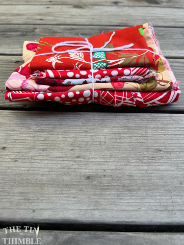 Fabric Scrap Bundle / Vintage and New Fabric Scraps / Cotton Fabric Destash Grab Bag / SB319
