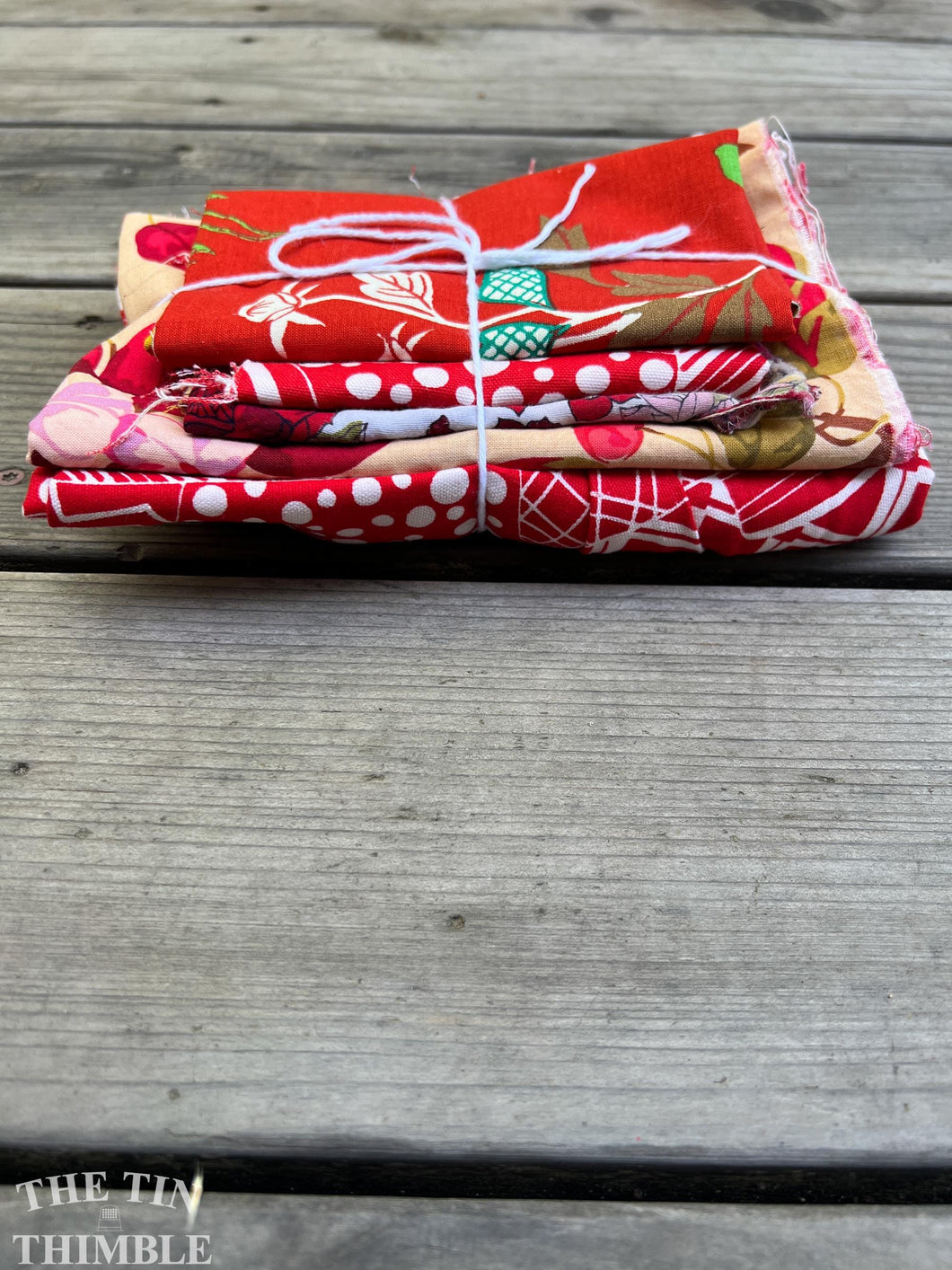 Fabric Scrap Bundle / Vintage and New Fabric Scraps / Cotton Fabric Destash Grab Bag / SB319