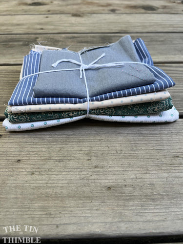 Fabric Scrap Bundle / Vintage and New Fabric Scraps / Cotton Fabric Destash Grab Bag / SB326 / Blue