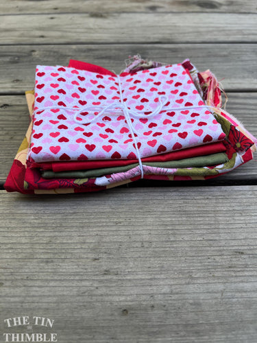 Fabric Scrap Bundle / Vintage and New Fabric Scraps / Cotton Fabric Destash Grab Bag / SB329 / Red Fabric Bundle