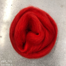 Load image into Gallery viewer, Chilli Pepper CORRIEDALE Wool Roving - 1 oz - Nuno Felting / Wet Felting / Felting Supplies / Hand Felting / Needle Felting
