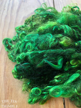 Load image into Gallery viewer, Mohair Locks for Felting, Spinning or Weaving - 1/4 Oz - Hand Dyed in the Color &#39;Emerald&#39;
