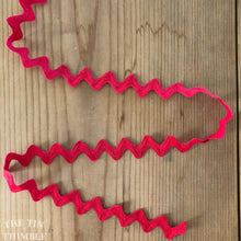 Load image into Gallery viewer, Large Vintage Rick Rack in Red - By the Half Yard - 100% Cotton Vintage Zig Zag Ribbon

