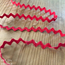 Load image into Gallery viewer, Vintage Narrow Rick Rack in Red - By the Half Yard - 100% Cotton Vintage Zig Zag Ribbon

