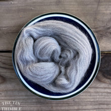 Load image into Gallery viewer, Grey (Heather) Merino Wool Roving - 21.5 micron -1 oz - Great for Nuno, Wet and Needle Felting - OEKO Tex 100 Certified
