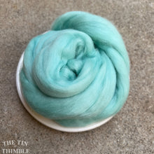 Load image into Gallery viewer, Paradise Blue Superfine Merino Wool Roving - 1 oz - 19 Micron Roving for Felting, Weaving, Arm Knitting, Spinning and More

