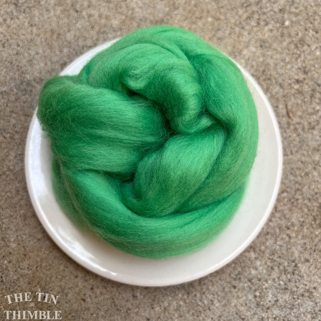 Meadow Green Superfine Merino Wool Roving - 1 oz - 19 Micron Roving for Felting, Weaving, Arm Knitting, Spinning and More