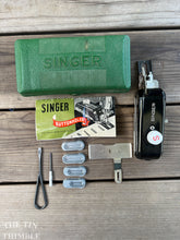 Load image into Gallery viewer, Singer Buttonholer Vintage 160506 - Singer Button Holer / Vintage Singer / Button Hole Maker / Singer Buttonholer / Singer 160506
