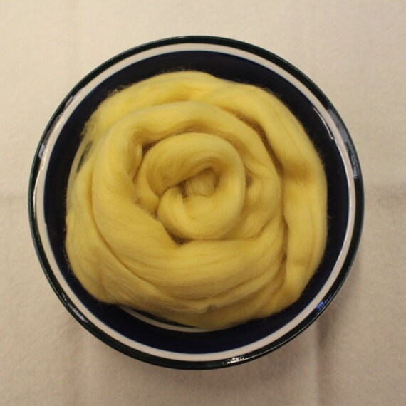 Yellow Merino Wool Roving / 21.5 micron -1 oz- Nuno Felting / Wet Felting / Felting Supplies / Needle Felting / Fiber Supply