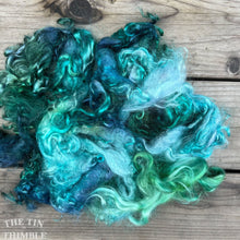 Load image into Gallery viewer, Adult Mohair Locks for Felting, Spinning or Weaving - 1/4 Oz - Hand Dyed in the Color &#39;Ocean&#39;
