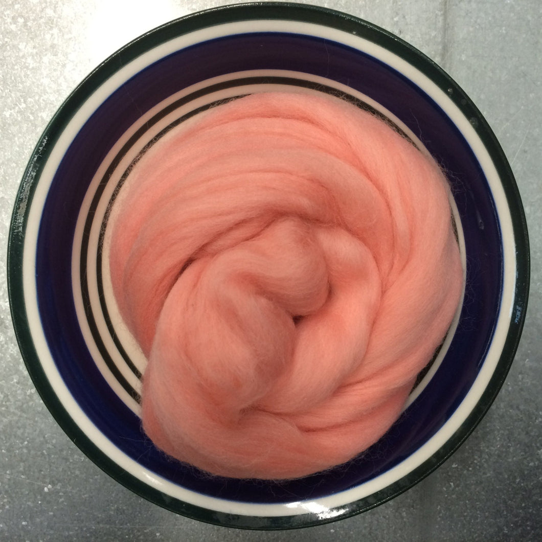 Salmon Pink Merino Wool Roving / 21.5 micron - 1 oz - For Nuno Felting, Wet Felting, Weaving, Spinning - OEKO Tex 100 Certified