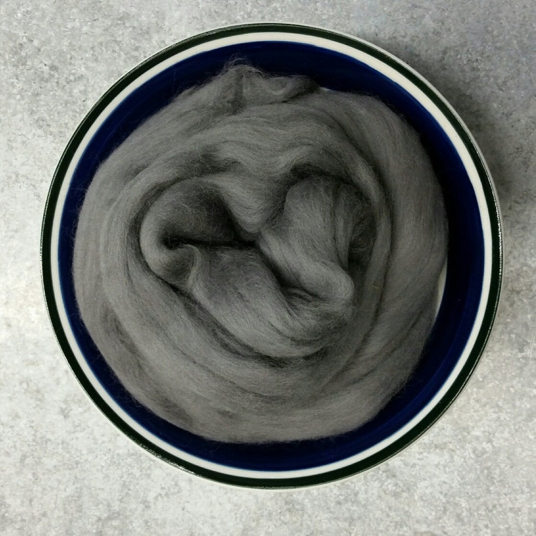 Silver Gray Merino Wool Roving / 21.5 micron -1 oz- Nuno Felting / Wet Felting / Felting Supplies / Needle Felting / Fiber Supply